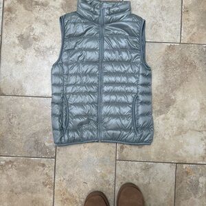 Uniqlo Silver Puffer Vest XS